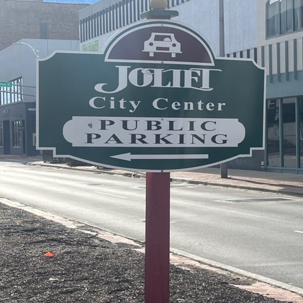 photo of ottawa street parking sign in downtown joliet